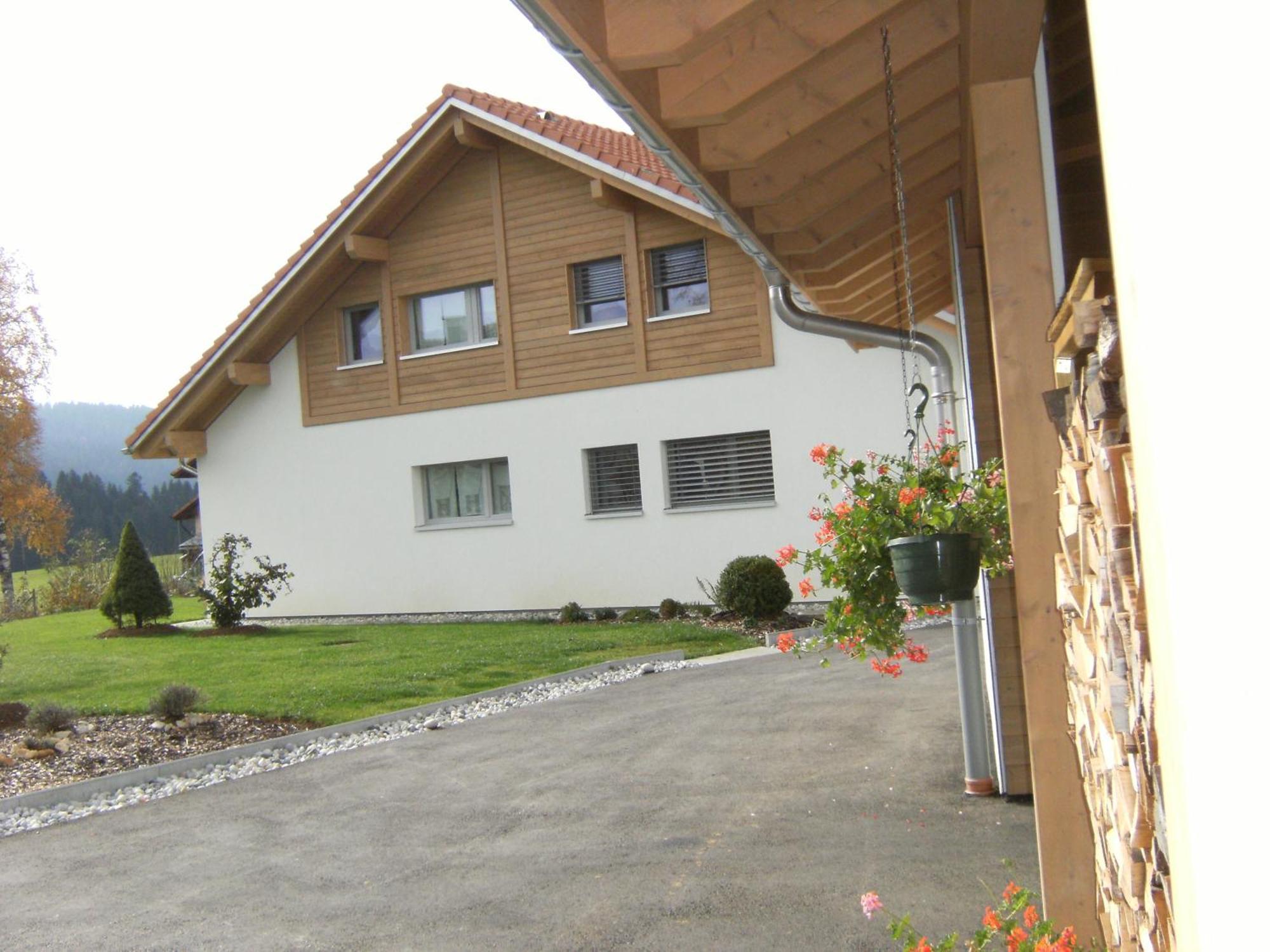 Appartement De Vacances Niederer La Côte-aux-Fées Buitenkant foto