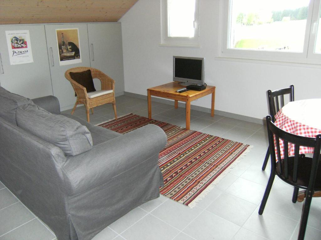Appartement De Vacances Niederer La Côte-aux-Fées Buitenkant foto